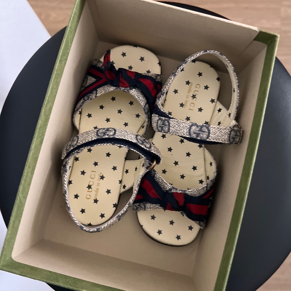 Toddler Gucci sandals size 26 (10)